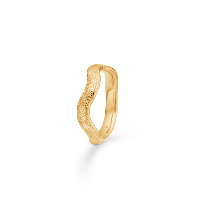 studio-z-rime-gold-plated-ring with matte floral pattern in gold look, Model 7240948-001-2