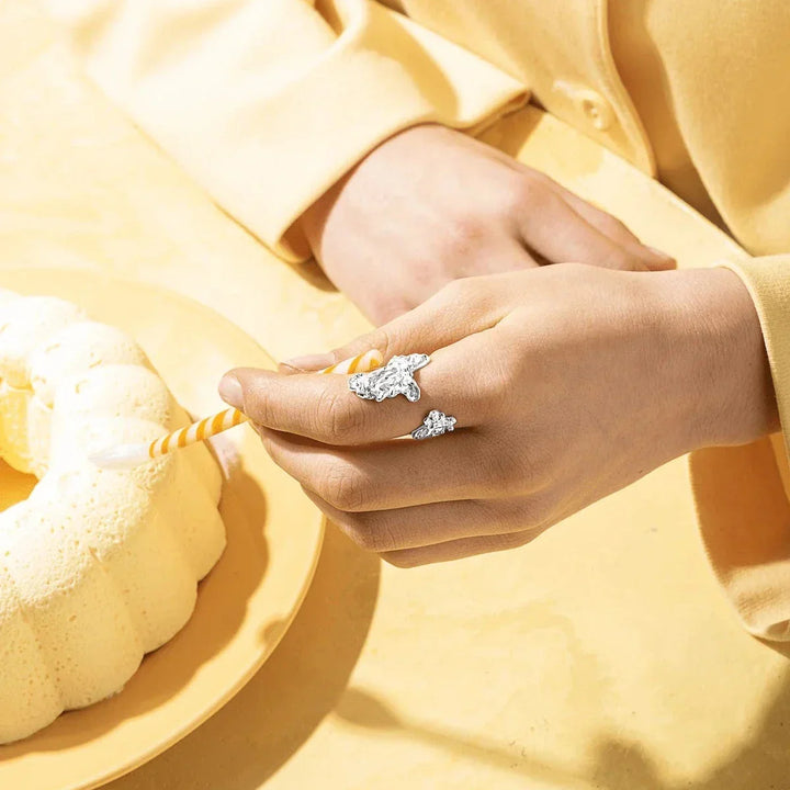 Vincent Archaic Shadow Solv Ring on hand, silver organic ring in light, modern setting. Model vj105-watch-001.
