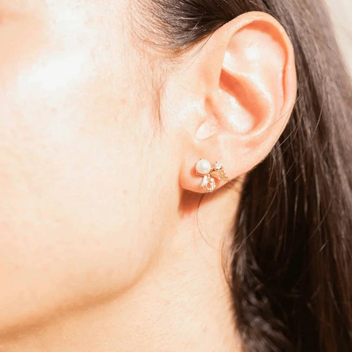 Vincent Venus Folia Earrings Gold plated w. Freshwater pearl shown on ear with elegant details. Model VJ245-UEG-2