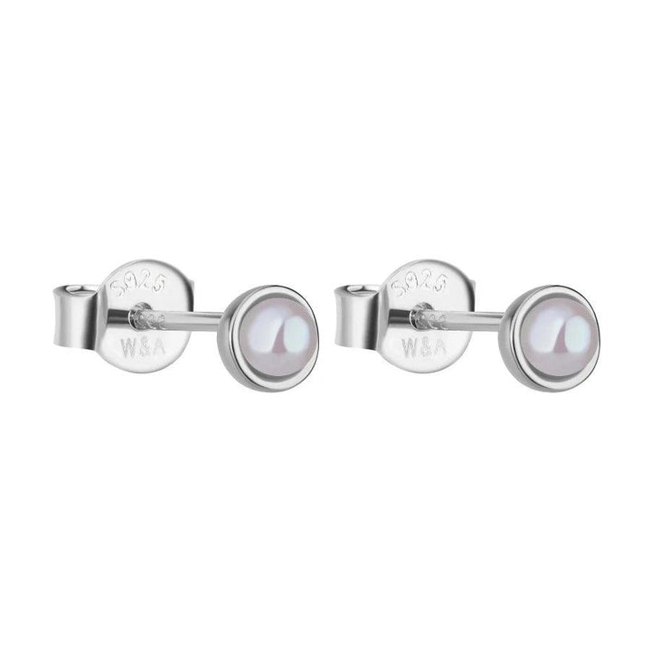 Wioga Adora earrings in silver with round pearl, simple and elegant. Model E-8402-S-1.