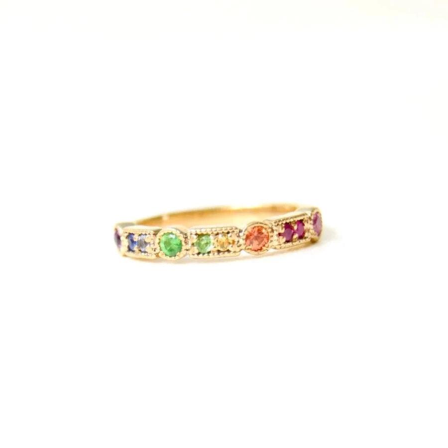 anpe atelier trine ji ring rainbow ring in 14 carat gold with rainbow colored stones on a white background. Model 27-trineji-rainbow-001-1