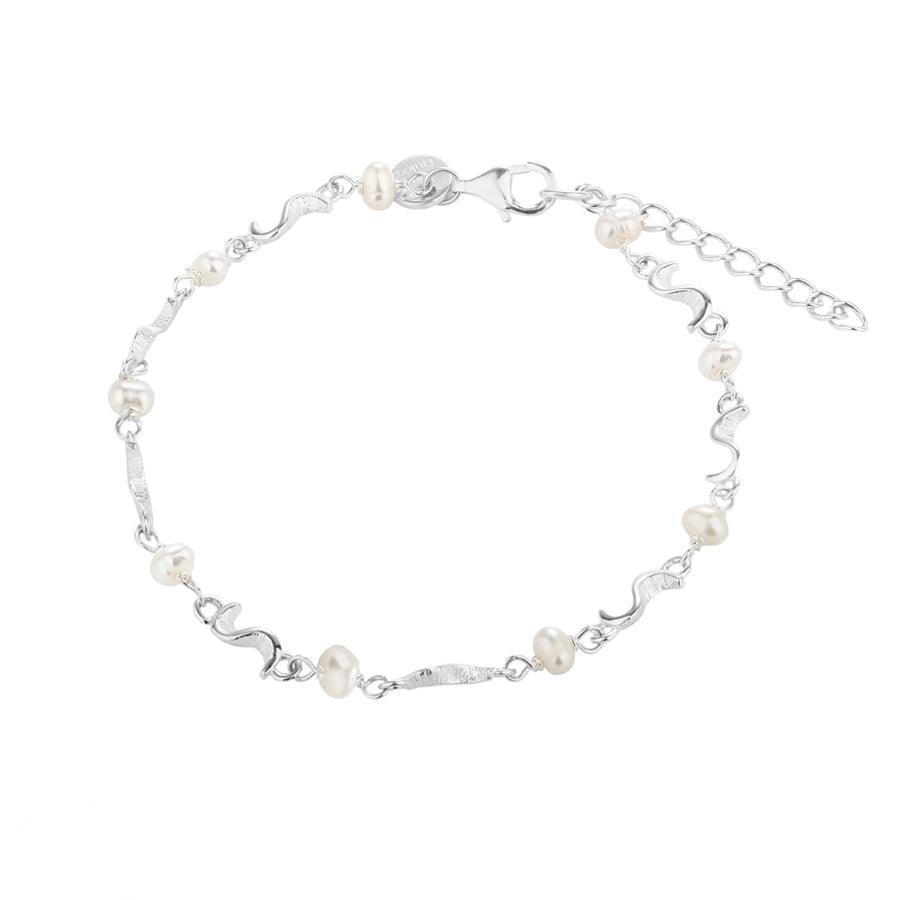 Aqua Dulce Rhumba Pearl Bracelet Silver shows a silver bracelet with white freshwater pearls. Model 5105-5105-1