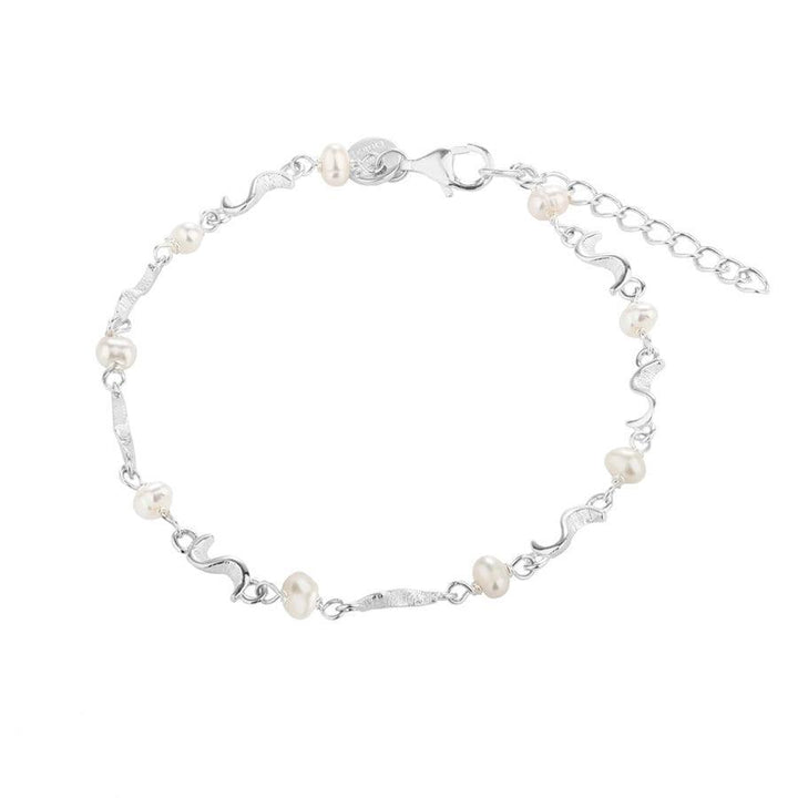 Aqua Dulce Rhumba Pearl Bracelet Silver shows a silver bracelet with white freshwater pearls. Model 5105-5105-1