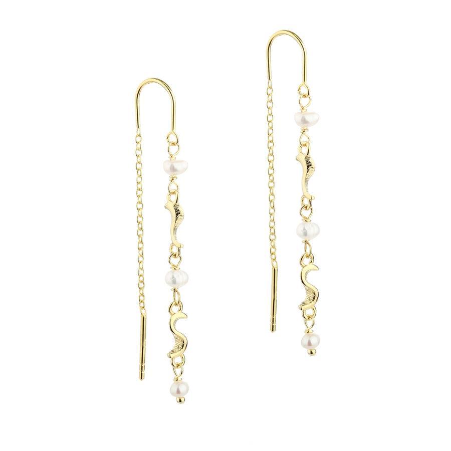 Aqua Dulce Rhumba Thread Earring Silver plated, elegant gold ear chains with wavy details and pearls. Model 5177-5177-1