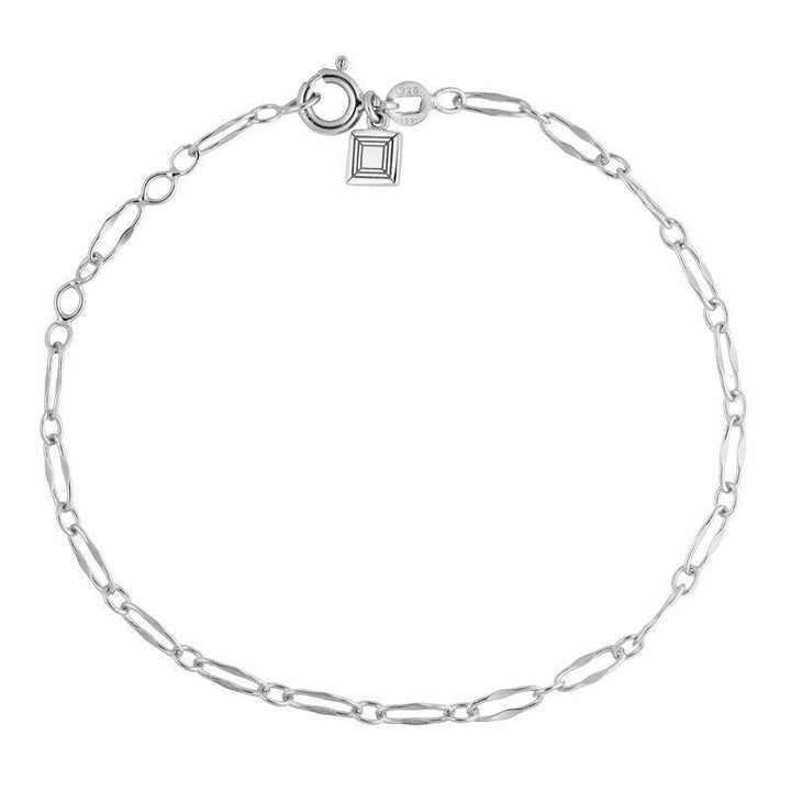 carré sol bracelet with fine oval links in silver, simple chain and small square pendant. Model SB4328-SB4328-1