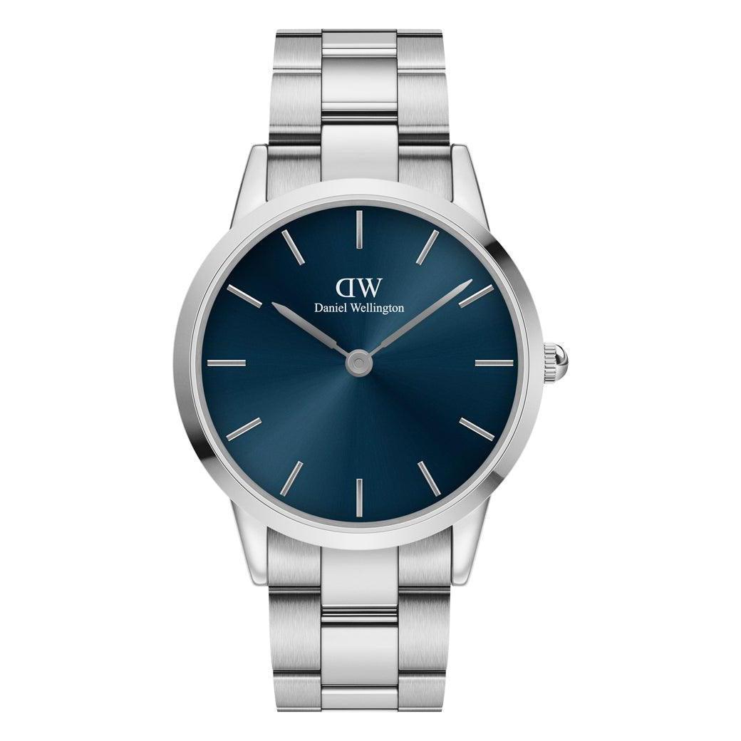 Daniel Wellington Iconic Link Arctic 40mm shows a silver watch with blue dial and steel link. Model DW00100448.
