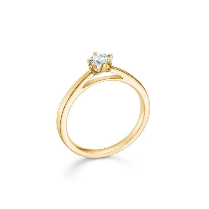 Mads Z 14 kt Crown Ring Diamond 0.24 ct shows an elegant gold ring with a sparkling diamond. Model 1541624-001.