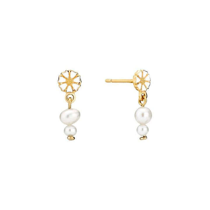 Daisy earrings gold-plated with pearls shows two elegant earrings in gold look with daisy detail and white pearls. Model 9095074-4-33-M