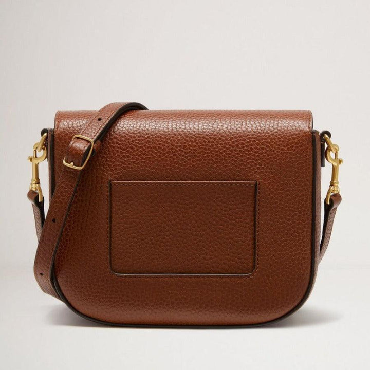 Mulberry Small Darley Satchel in brown small classic grain leather seen from the back, adjustable shoulder strap. Model RL7414/552G110