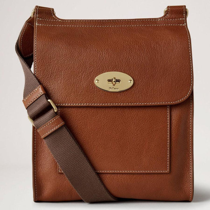 Mulberry Bag Antony Oak Legacy NVT in brown leather with golden buckle and wide adjustable strap. Model HH7952275G110