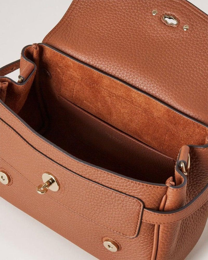 Mulberry Bag Mini Alexa Heavy Grain Chestnut shows spacious interior in grained brown leather. Model RL6595736G653.