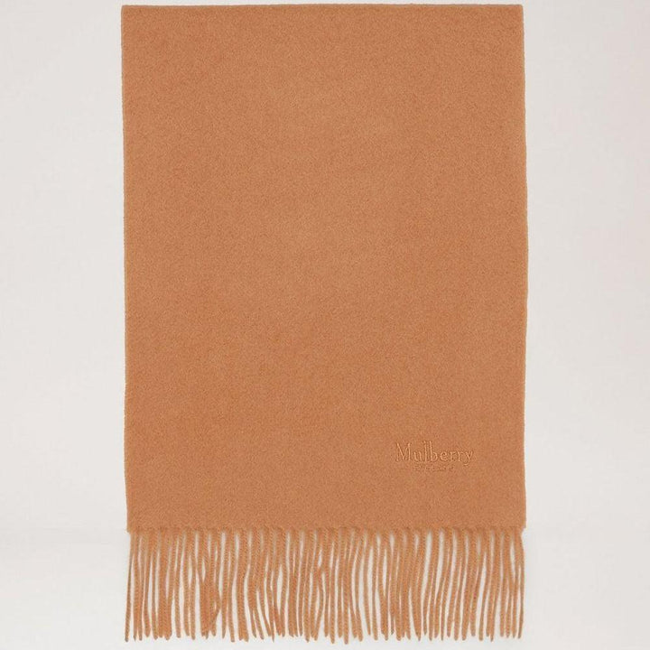 Mulberry Scarf Cashmere Scarf Dark Camel shows a soft, plain camel scarf with fringes. Model VS4460484H684
