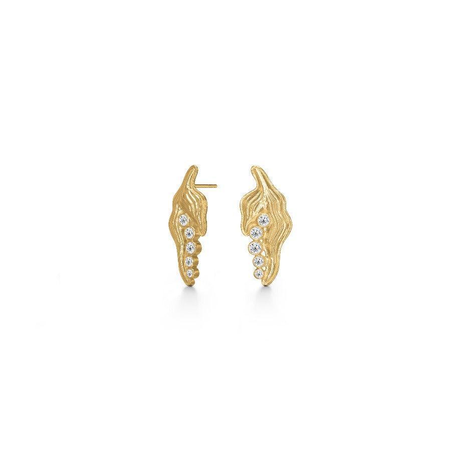 Polar Jewelry The Princess On The Pea earrings in wavy gold with round clear stones, Model pri-st-gd-wz-00310-1.