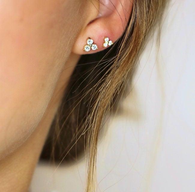 Ro Copenhagen 18kt Fryd 0.18ct diamond earring in gold with three diamonds on the ear. Model 119283-2