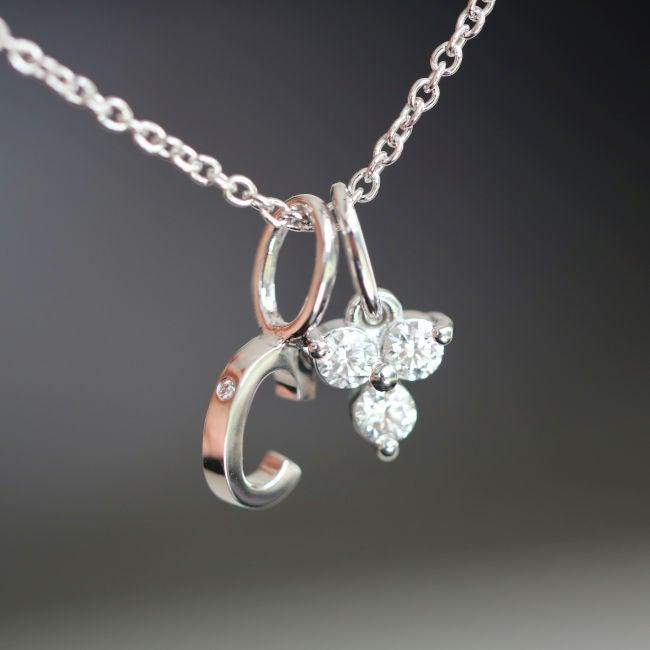 Ro Copenhagen 18kt Fryd Diamond 0.18ct Pendant white gold with three diamonds on chain, Model 112274-2