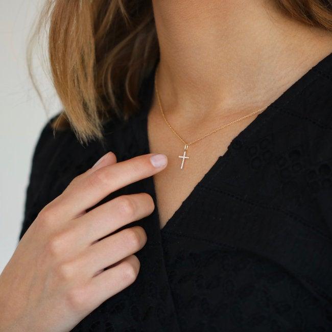 Ro Copenhagen 18kt Rock Classic Cross Diamond Pendant worn around the neck, elegant gold necklace on person. Model 105692-2
